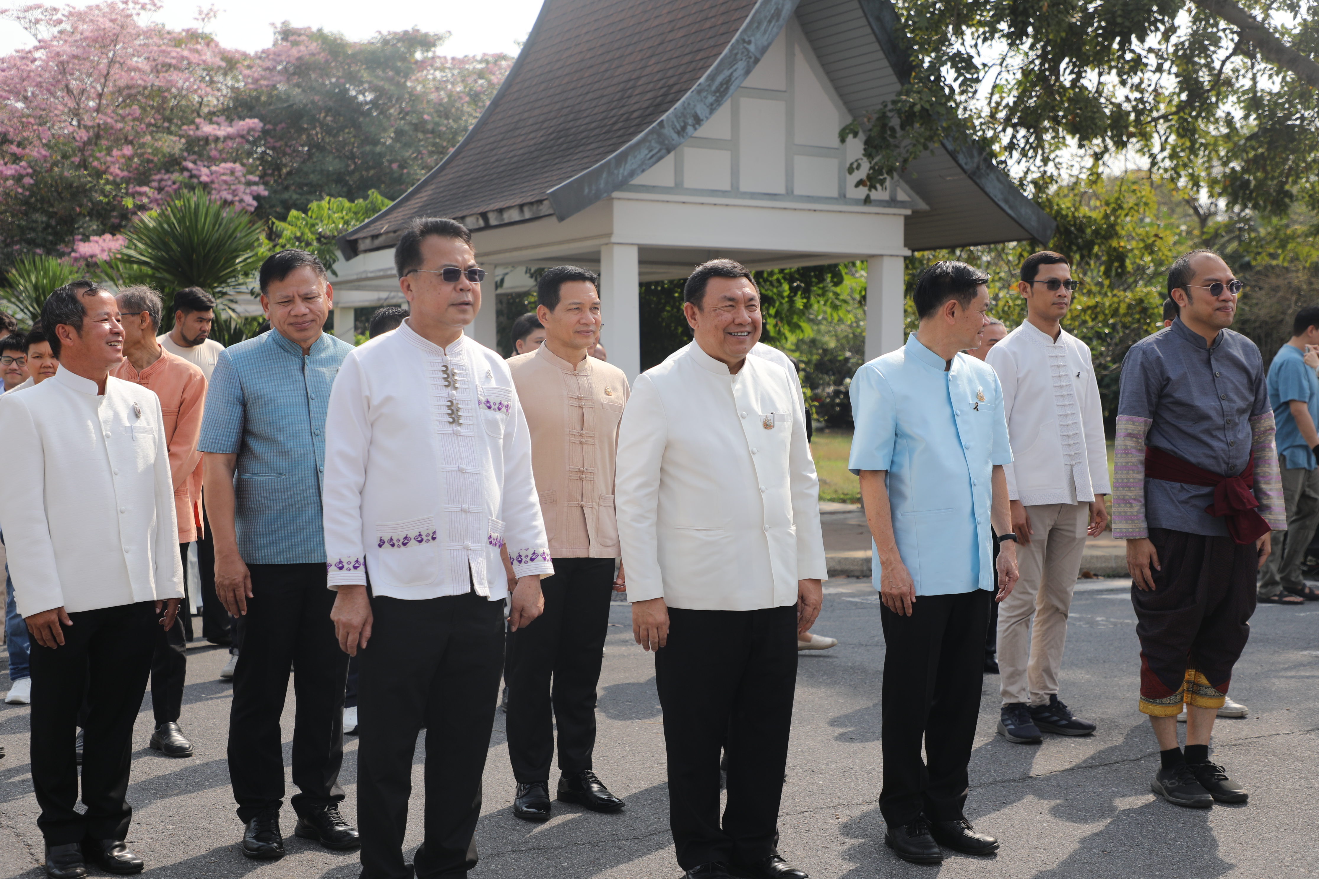 title - มากกว่าความรักระหว่างคู่ครอง คือความรักต่อปวงชน ส.ป.ก. จัดงาน “รักแห่งศิลป์ รักแห่งแผ่นดิน” พลังแห่งศิลปะที่เชื่อมโยงสถาบันและประชาชน